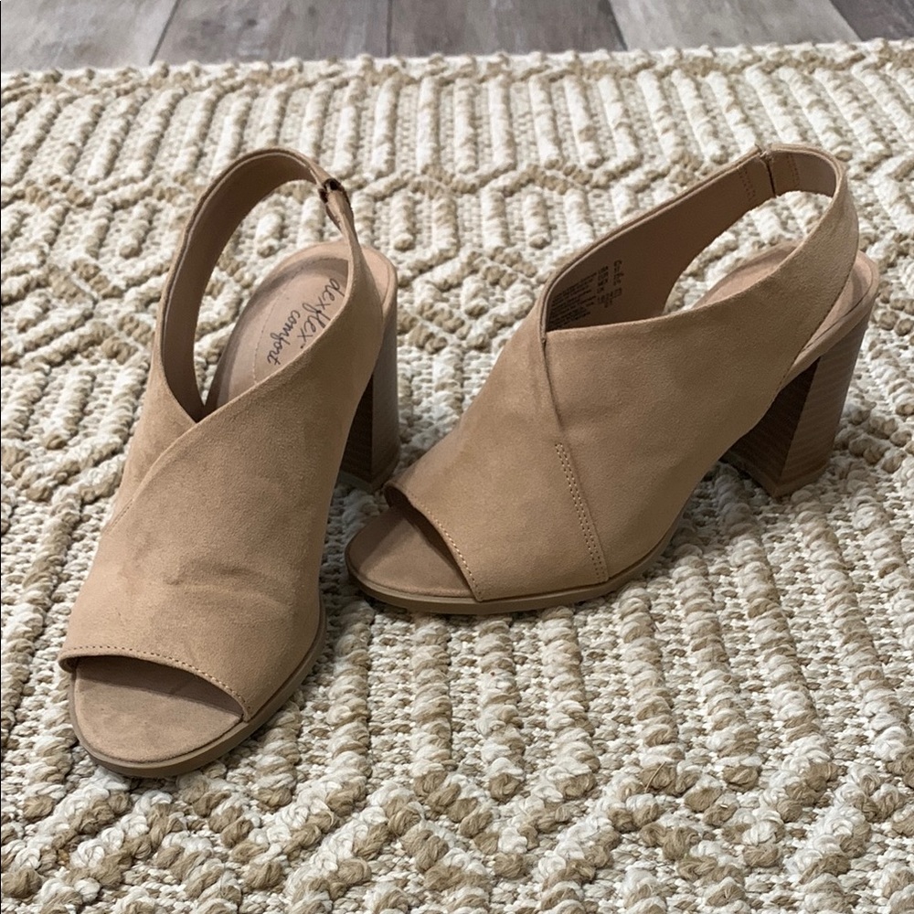 Women's Tan Peep Toe Heels